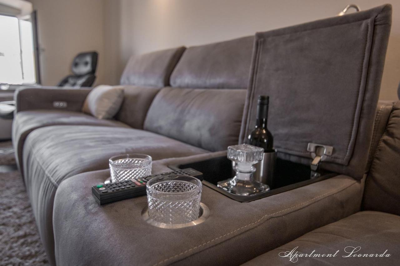 Penthouse Leonarda With Private Parking Apartment Pula Exterior photo